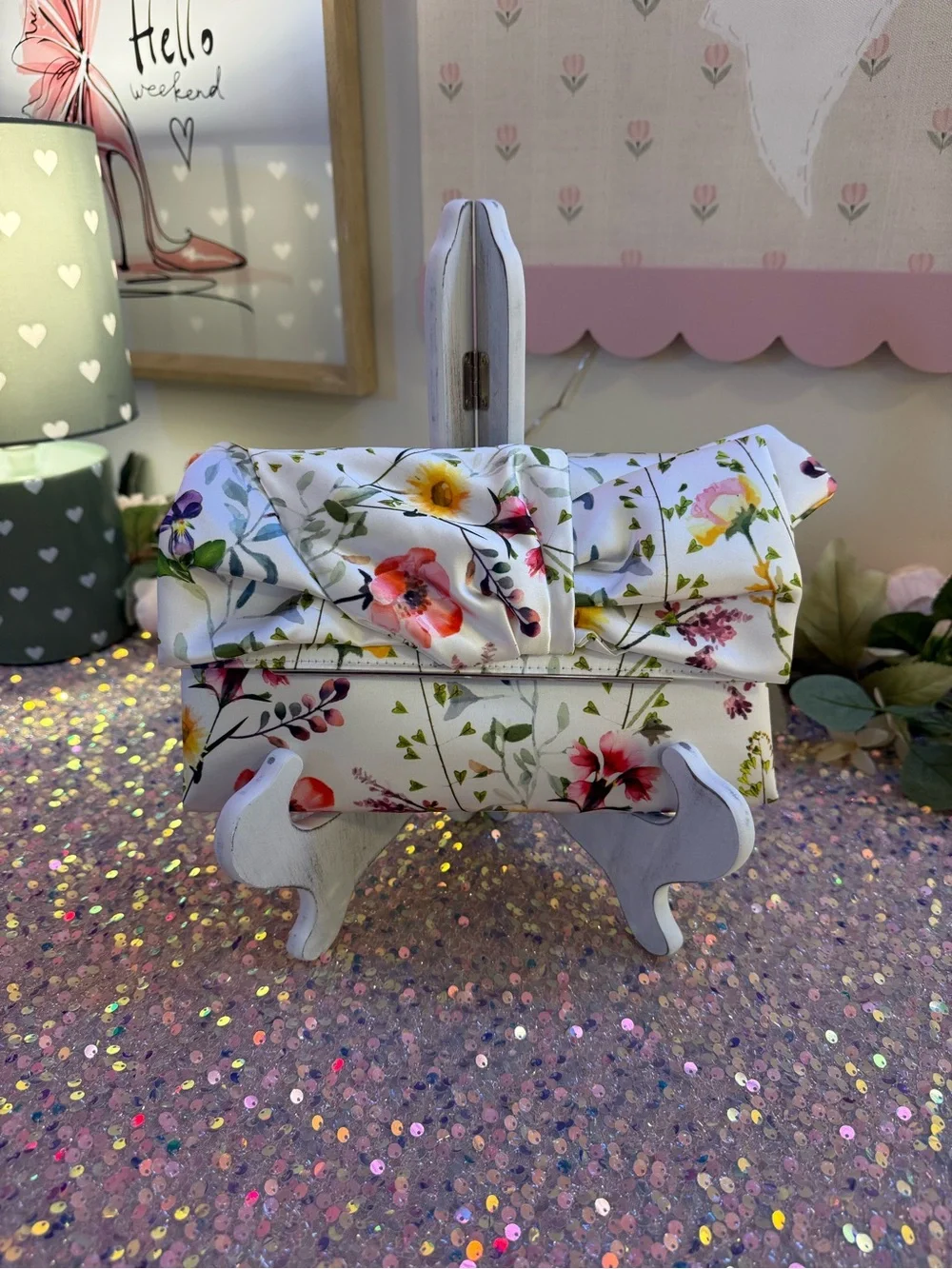 NWT Jewel by Badgley Mischka Signature Bow Envelope Clutch in Floral Pattern - Picture 1 of 11